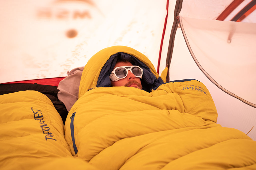 staying warm in tent in winter sleeping bag